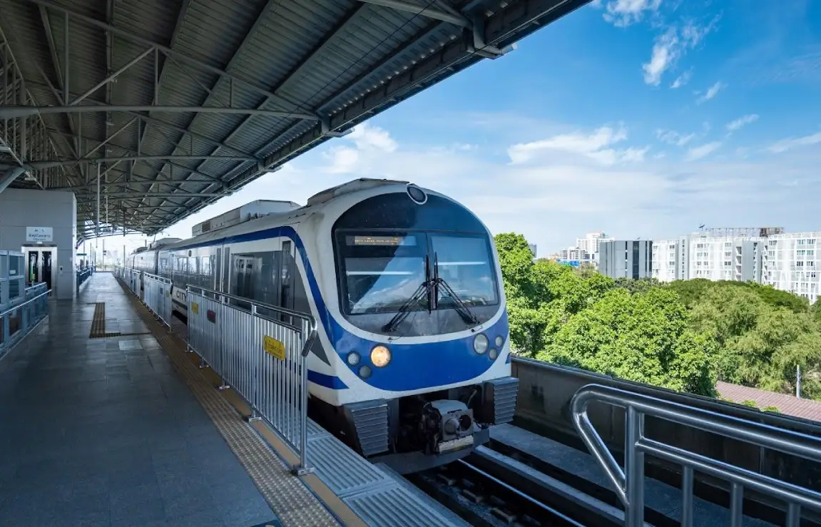 поезд Airport Rail Link (ARL) в аэропорту Бангкока
